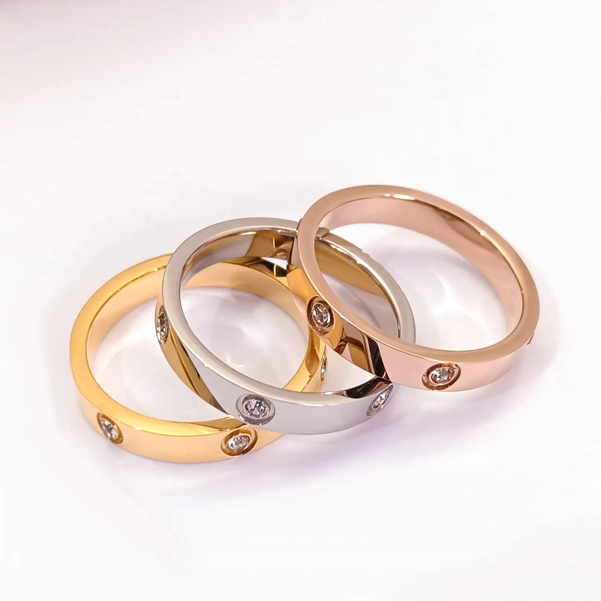 2023 Trendy Stainless Steel Rose Gold Color Love Ring for Women Men Couple Crystal Rings Luxury Brand Jewelry Wedding Ring Gift