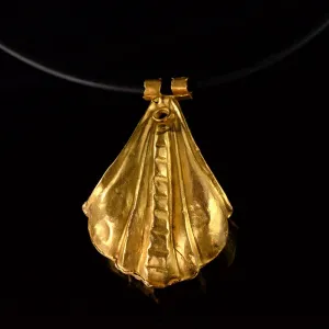 A large Greek Gold Shell Pendant, Hellenistic Period, ca. 3rd - 1st century BCE