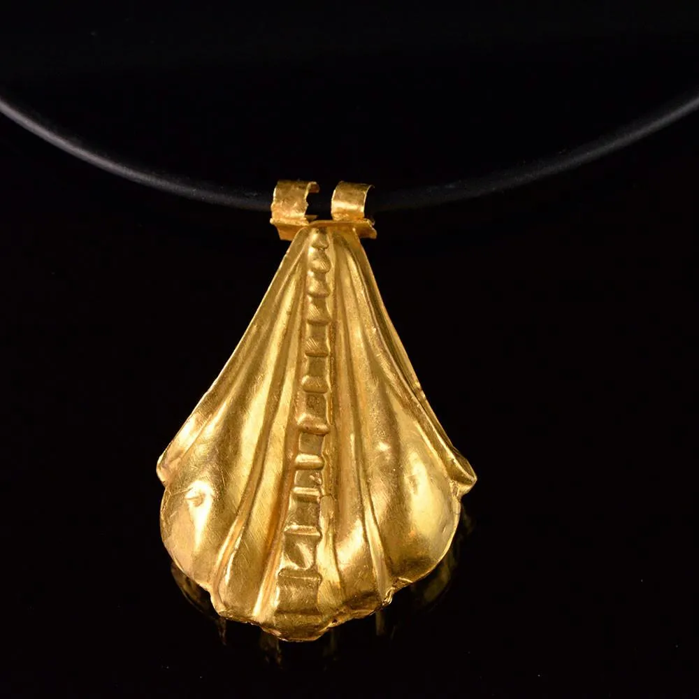 A large Greek Gold Shell Pendant, Hellenistic Period, ca. 3rd - 1st century BCE