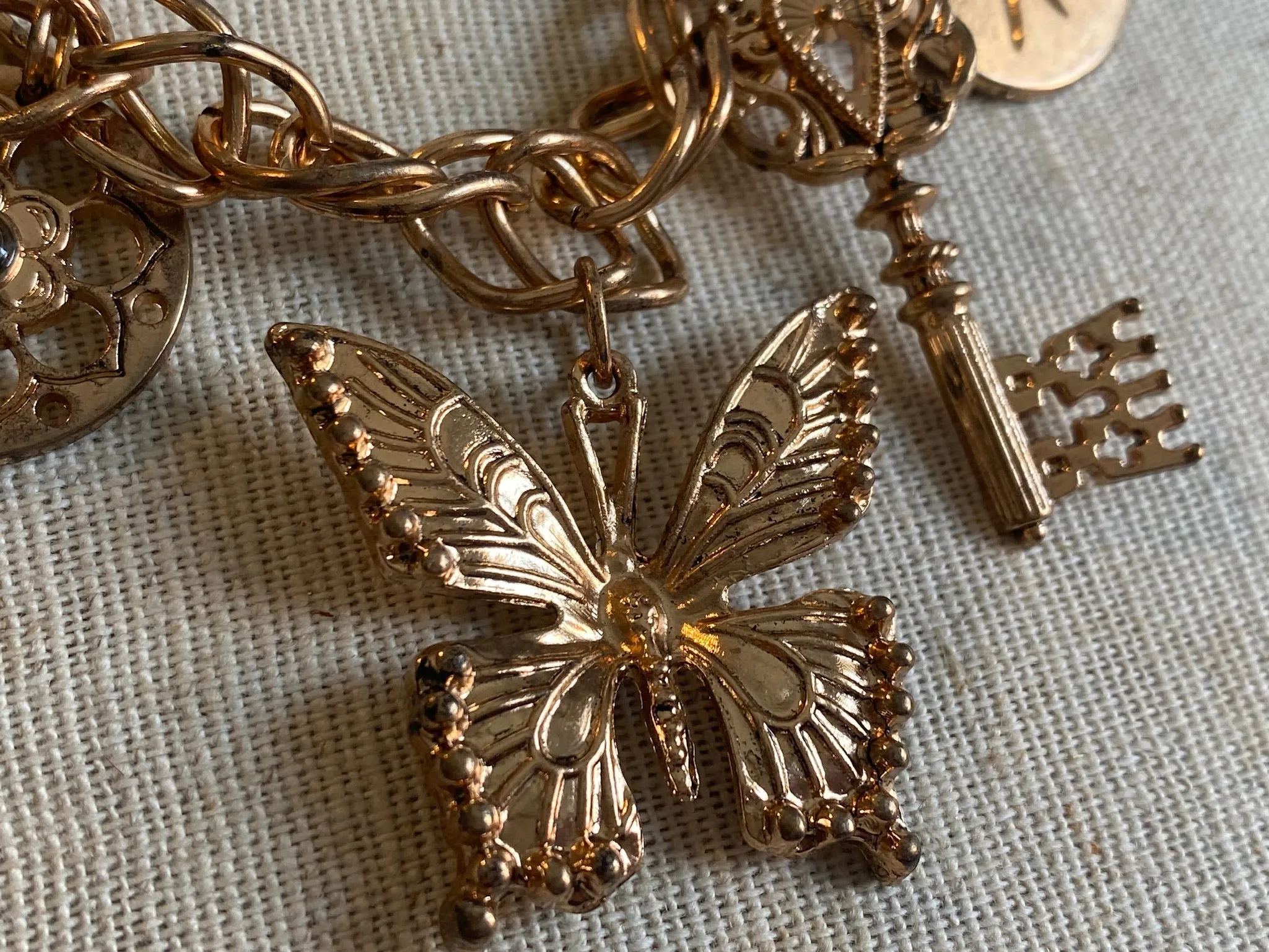 Pretty Vintage Style Goldtone Charm Fringe Necklace Rhinestone Faux Pearl Butterfly