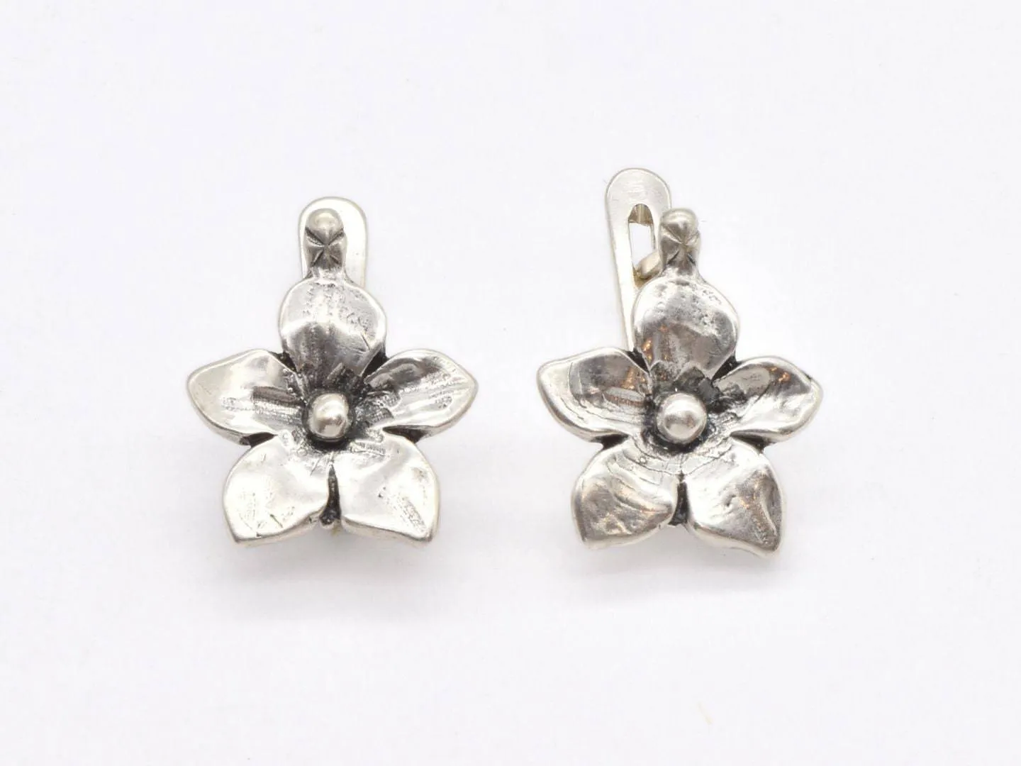 Silver Flower Earrings - Minimalist Floral Studs - Flower Earrings